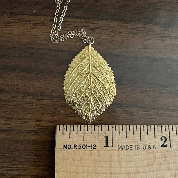 Beautiful Gold Leaf Necklace - Picture 4 of 5